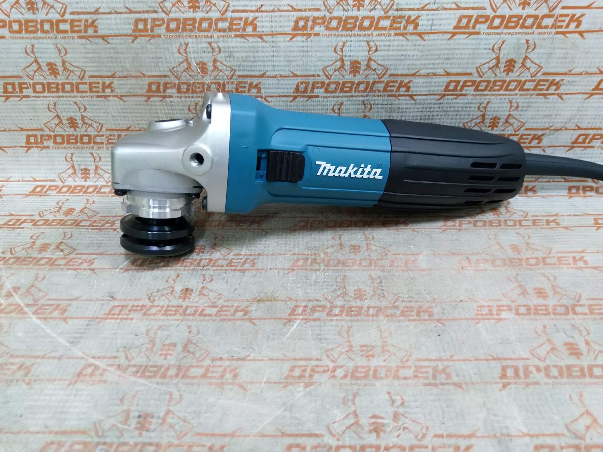 Угловая шлифмашина Makita GA5030RX8 125 мм, 720 Вт, 11000 обмин, плавный  пуск, антирестарт